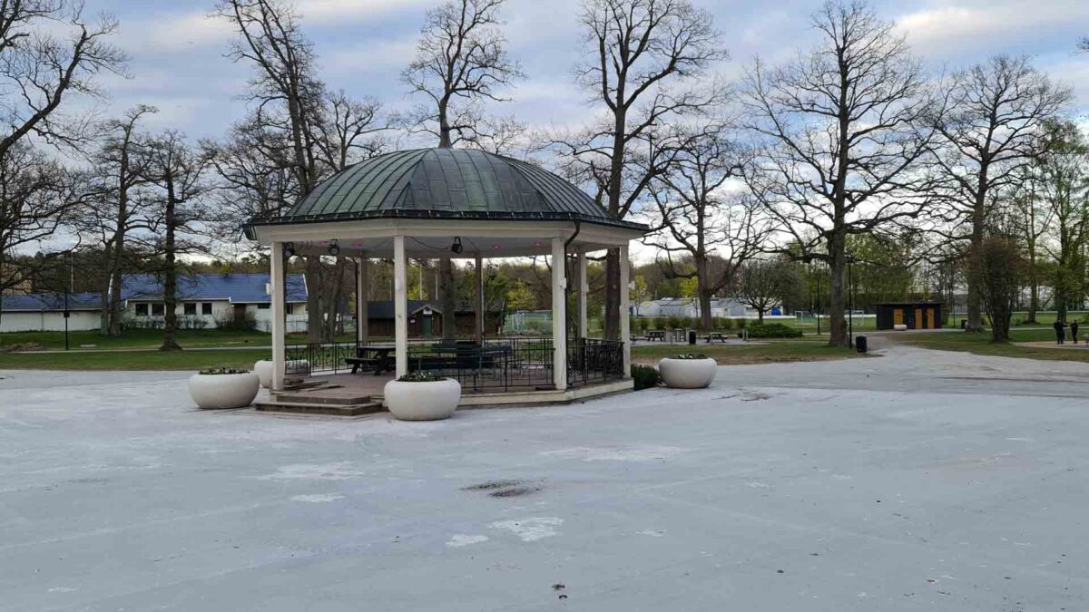 Lystlunden Park – Urban Utebane (2022) — Lystlunden Park 2022 – Kunstisbane i Horten